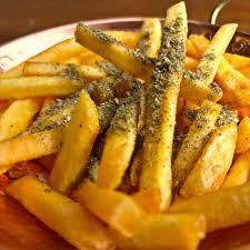 PORÇÃO DE BATATA FRITA COM ZAATAR