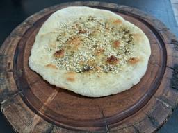 ESFIHA DE AZEITE ZAATAR E GERGELIM