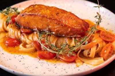 AKAI SALMON TAGLIATELLE