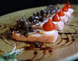 Sashimi Salmao Maçaricado com Shimeji