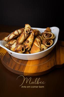 PORÇÃO DE BORDA DE CHOCOLATE EM PETISCO