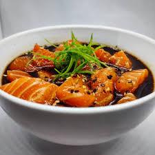SALMÃO AO MOLHO PONZU.