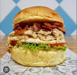 FRANGO BACON EGG SALADA