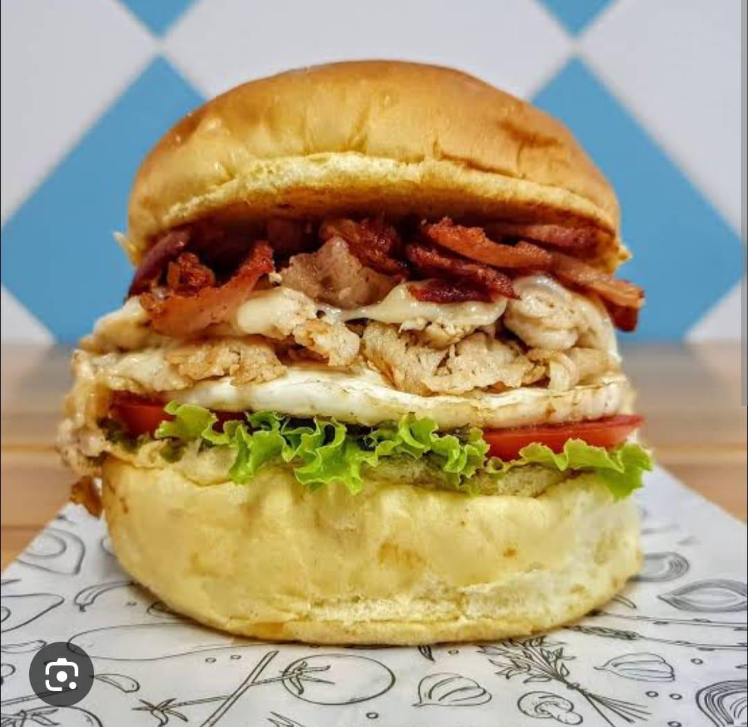 FRANGO BACON EGG SALADA